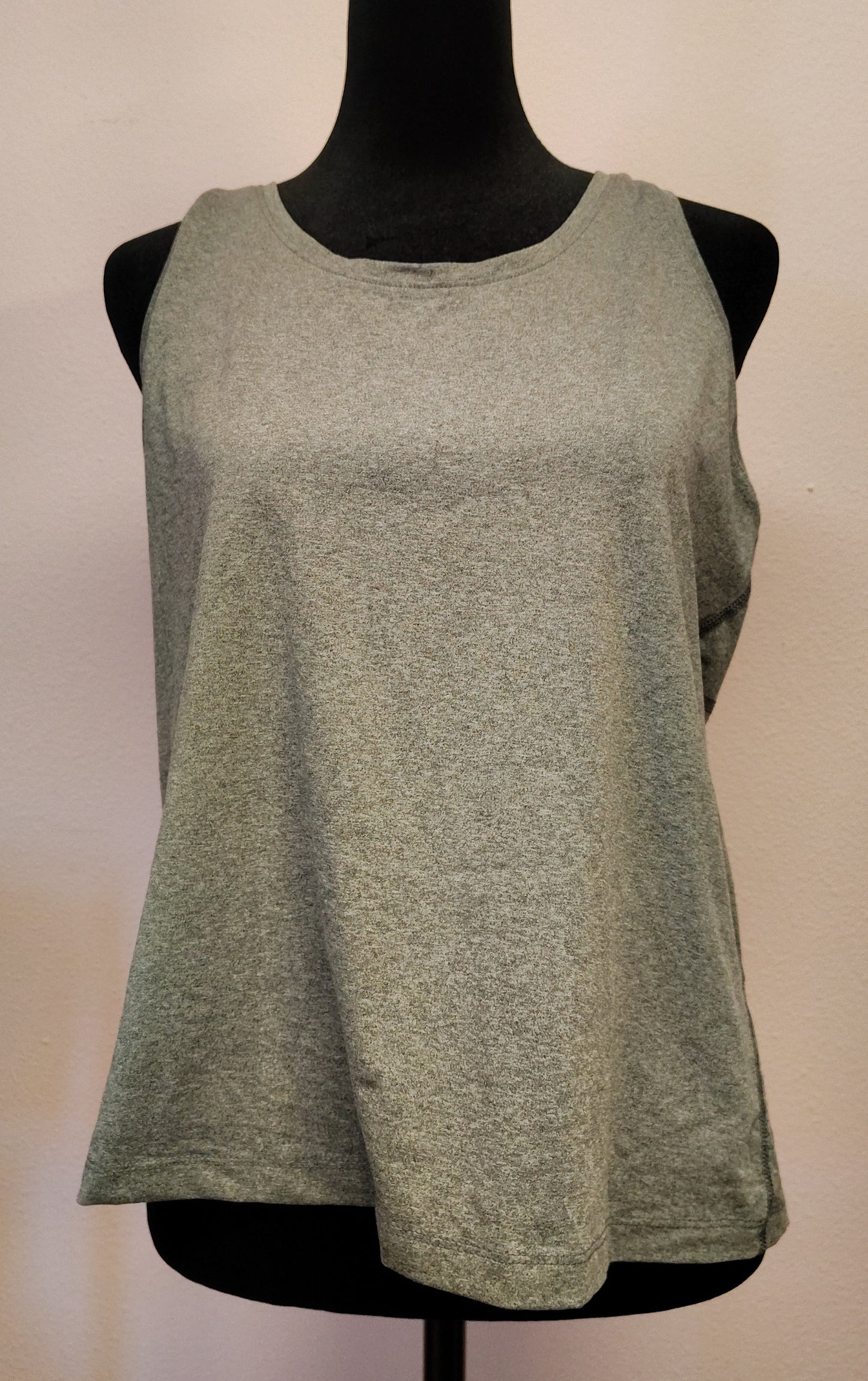 NEW - Top - Size M? - T10060