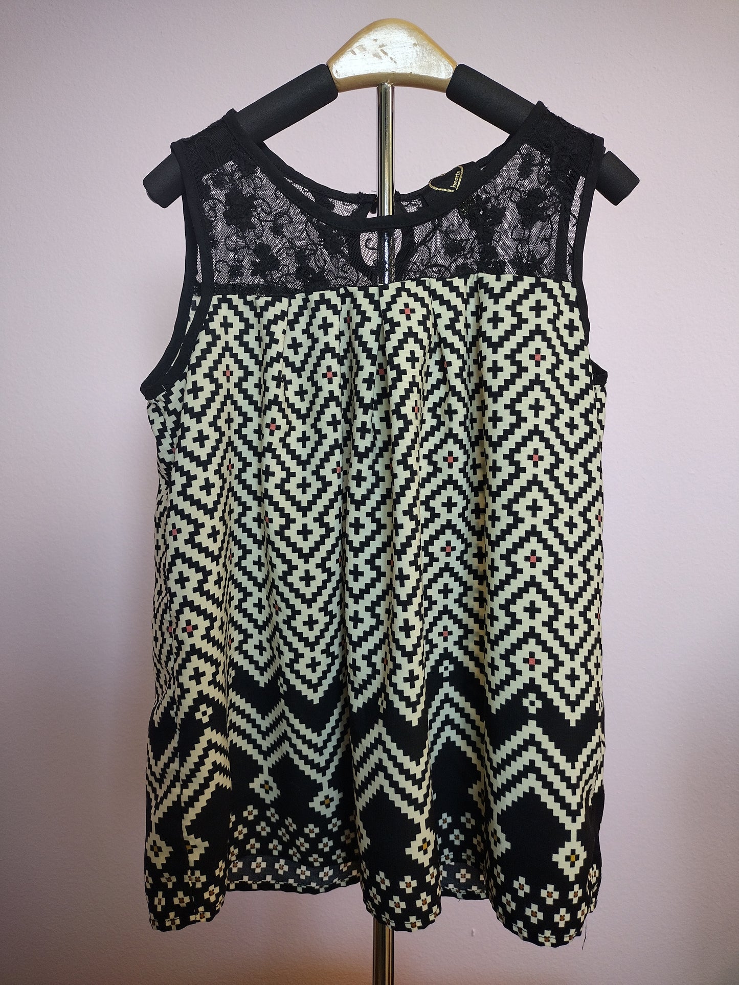 USED - Kids top - size M (10/12) KT10003