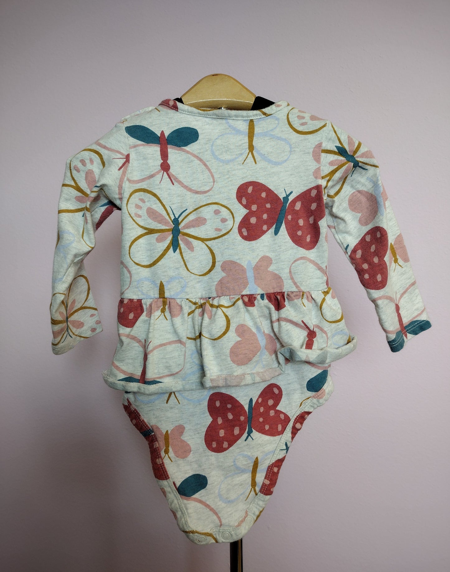 USED - Baby onsie - size 18M - BC10003