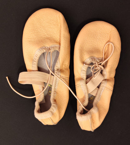 USED - Ballet Dance Shoes size 8MT - SF10005